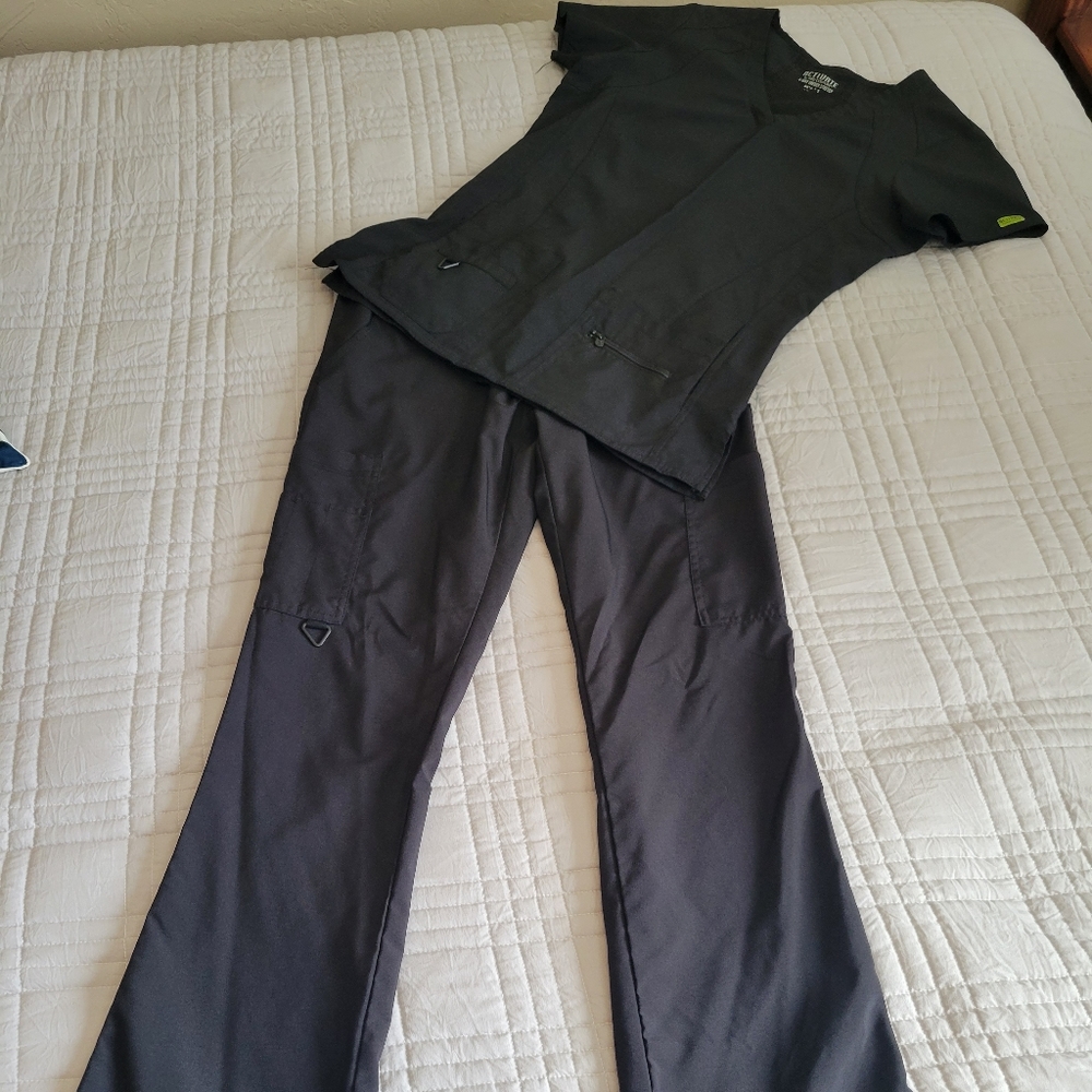 MedCouture Activate scrub set